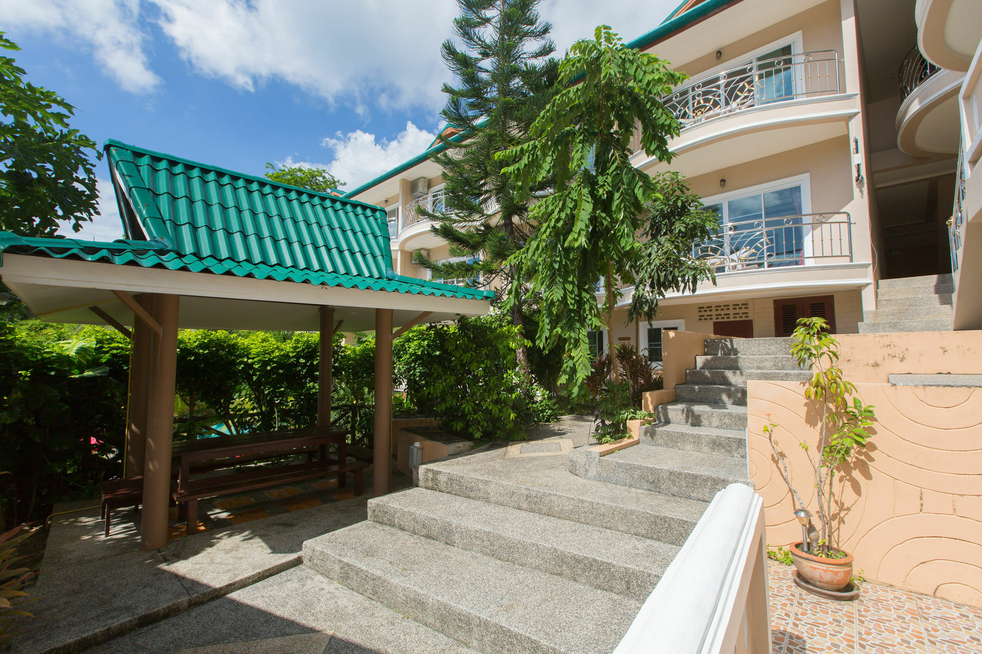 Patong Rai Rom Yen Resort Sha Exterior photo